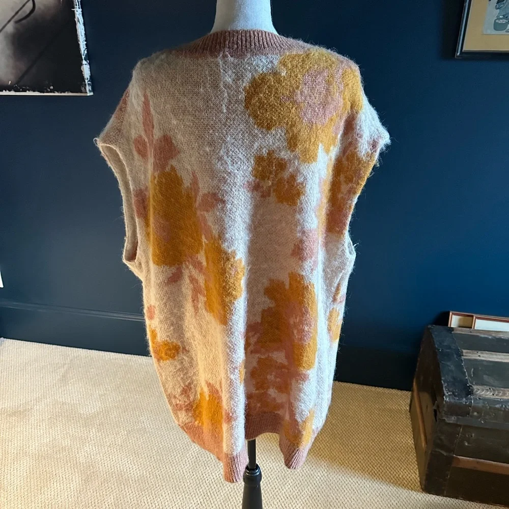 Maeve Plunging Loopy Floral Sweater Vest - Picture 6 of 8